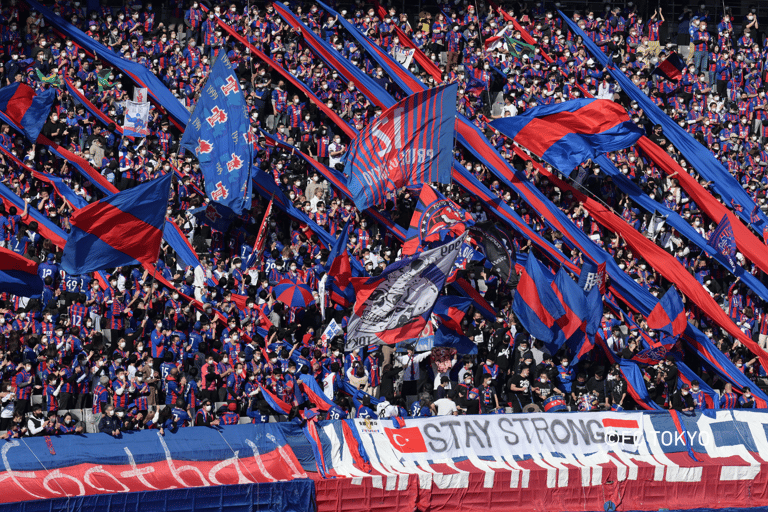 Tokio: Mecz piłki nożnej FC TOKYO na stadionie AjinomotoStrona główna kibica