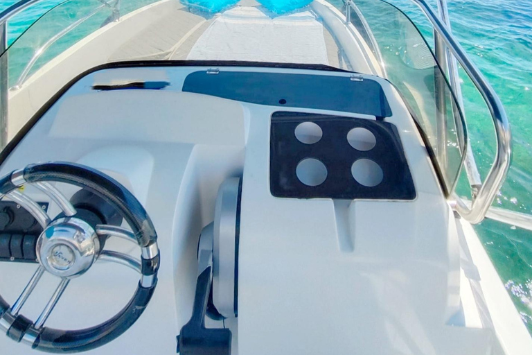 Santa Ponsa: Boat Rental Without Licence Easter Offer: 6-hour Boat Rental without License