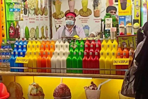 Tour gastronômico pelas ruas e praias de Mumbai com mais de 10 degustaçõesTour pela comida de rua e praia de Mumbai: coma e beba como um morador local