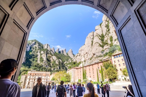 Ab Barcelona: Montserrat - Halbtagestour mit Ausritt