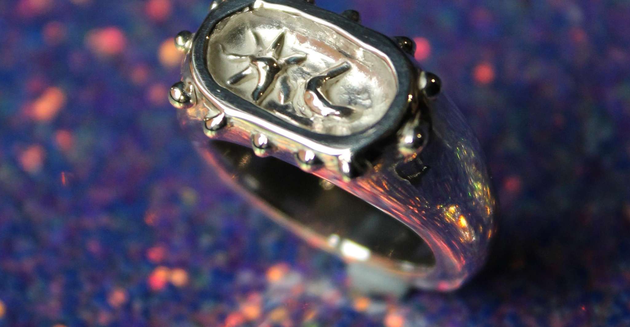 Carve a ring from Wax - Housity