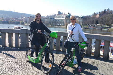 Prague: Quick 1-Hour Sightseeing E-Scooter Private Tour