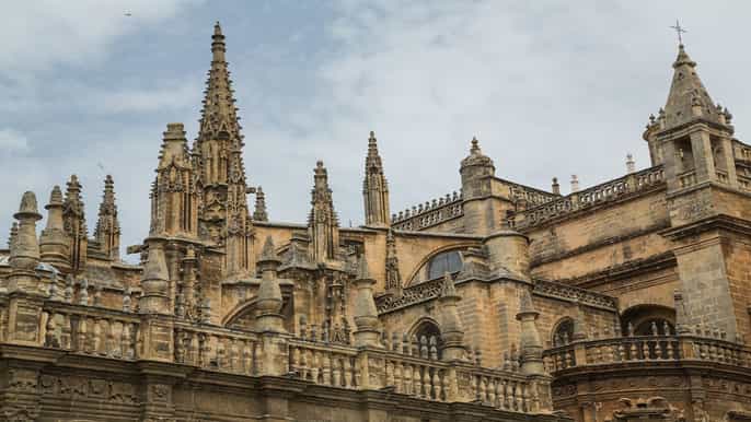 3hour private tour seville alcázar cathedral santa cruz