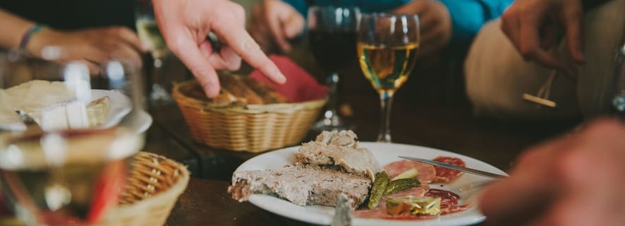 Paris: Private 3-Hour Craft Beer, Wine & French Food Samples