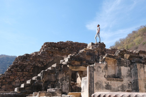 Jaipur: Deepest step well in India & Haunted Fort Day Trip