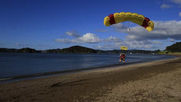 bay of islands tandem skydive experience
