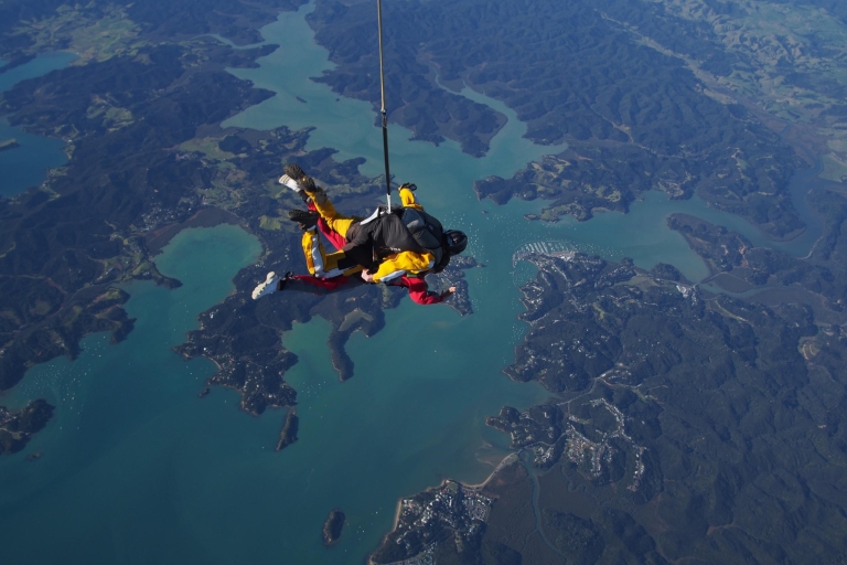 Bay of Islands: Tandem Skydive ExperienceTandemowy skoczek spadochronowy o wysokości 20 000 stóp