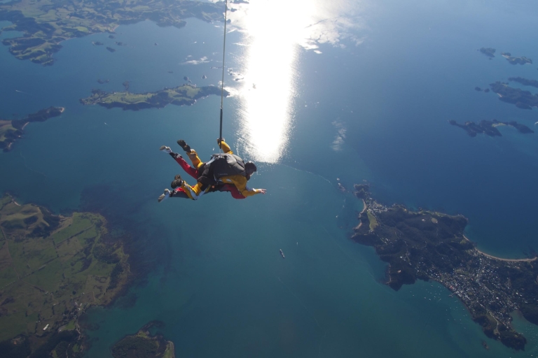 Bay of Islands: experiencia de paracaidismo en tándemParacaidismo en tándem de 9,000 pies