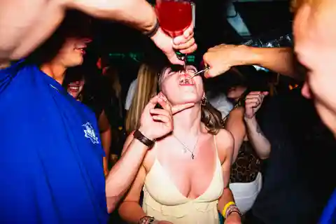 Nice : tournée des bars, 4 bars + 1 club avec VIP et shots gratuits