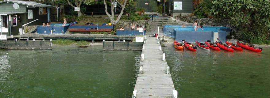 Kayak guidé sur le lac Rotoiti et les piscines thermales