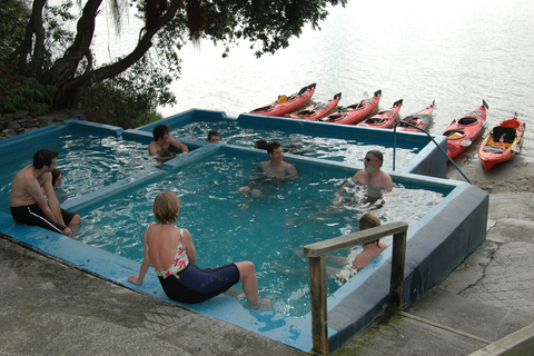 Kayak Guiado por el Lago Rotoiti y las Piscinas Calientes