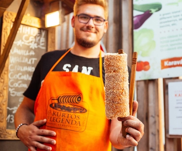 Private Food Tour – 10 Tastings with Locals