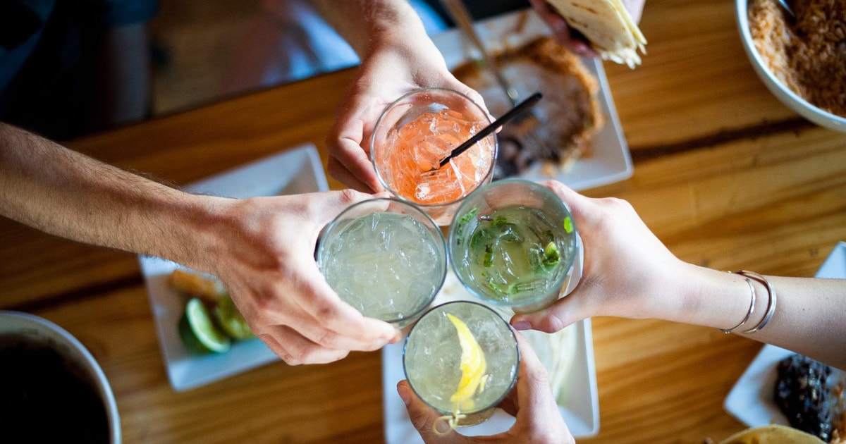 Lissabon: Cocktail-Verkostung – Outdoor-Aktivität | GetYourGuide Lissabon: Cocktail-Verkostung – Outdoor-Aktivität | GetYourGuide