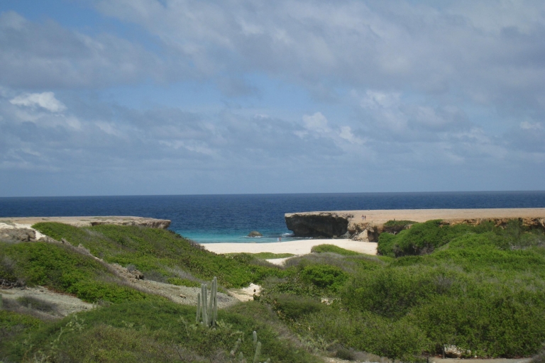 Randonnée pédestre dans le parc national d'Aruba Arikok