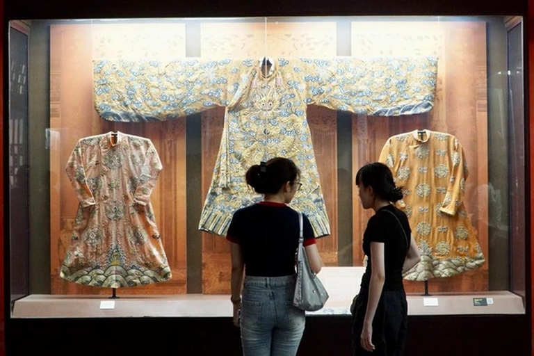 Hue Imperial City: An Dinh Palace, Citadel & Royal Dessert