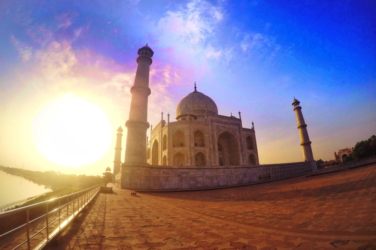 Z Delhi: wycieczka samochodem o wschodzie słońca do Taj MahalTylko transport i przewodnik