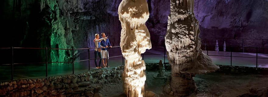 Da Trieste: Grotte di Postumia e Castello di Predjama