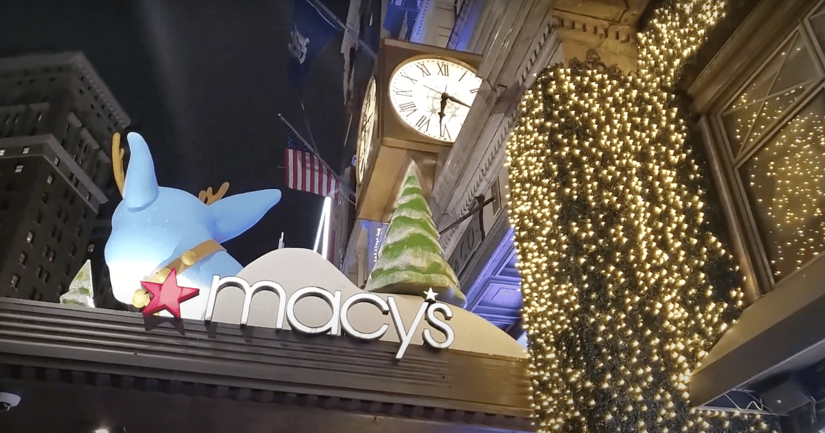 New York: Holiday Lights Tour with Rockefeller Tree GetYourGuide