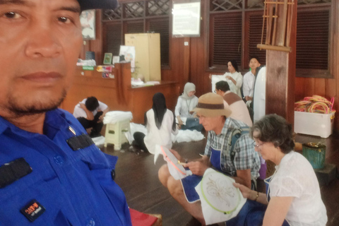 Jakarta: Guided City Tour with Batik Workshop & Entry Ticket