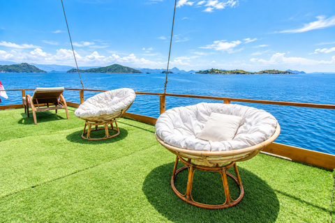 3D Komodo Sailing & Land Tour 12 Stops Single Bed & Hotel 3-Day Shared Cabin, Single Bed No Land Tour No Park Fee