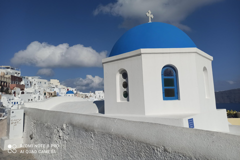 Descubre los encantos de Santorini: Excursión de un día privada desde Creta