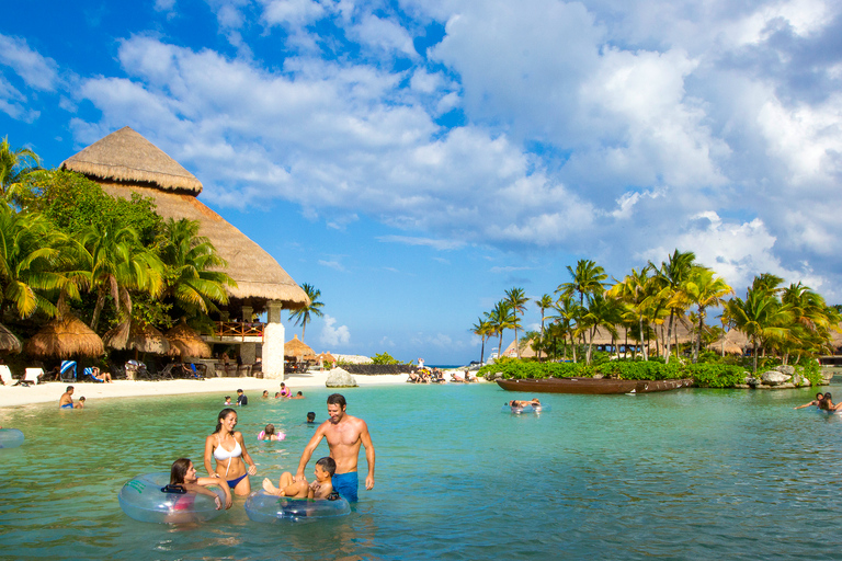 Playa del Carmen: Wstęp Xcaret Plus z pokazem i lunchemPlaya del Carmen: Wstęp do parku Xcaret z pokazem i lunchem