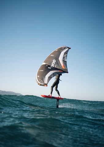 Alcudia: Wing Foil Experience with Equipment