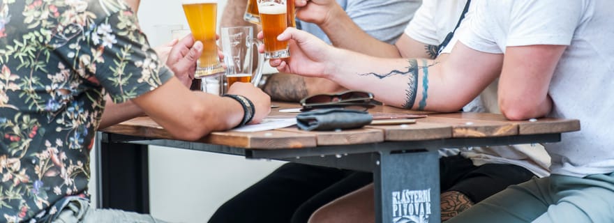 Prague : visite guidée à pied des brasseries et pubs du côté du château