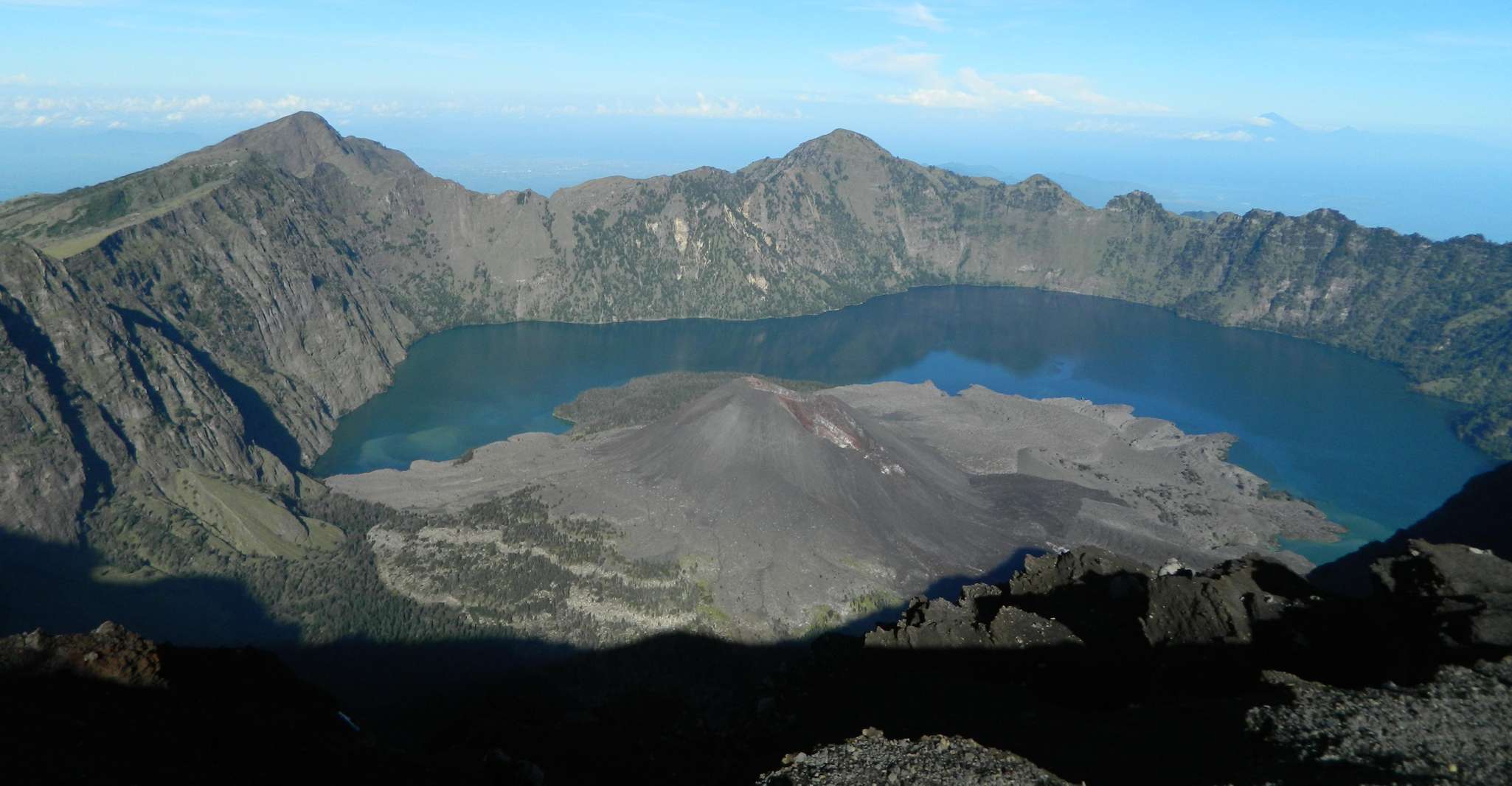 3D2N Trekking Mt Rinjani to Summit, Lake, Hot Spring - Housity