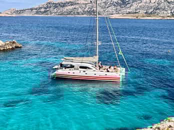 Marseille: Calanques Catamaran Cruise, Picnic, & Swimming