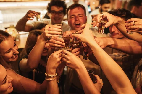 Rom: Bar Crawl med guide og drinks inkluderet