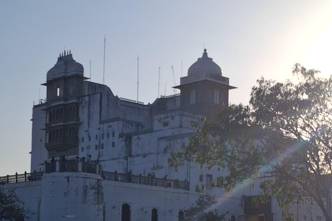 Monsoon Palace visit with Hotel Pickup-dropoff All Inclusive Guided Hiking at Monsoon Palace with Lunch