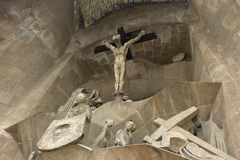 Sagrada Familia Priority Access Guided Tour: Small group