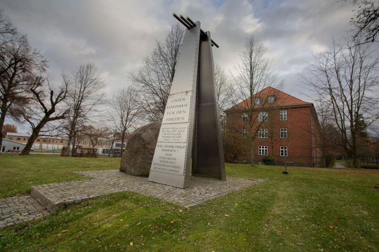 Frankfurt (Oder): Guided Bike Tour with Local Guide History tour – Bike ride to the former prison camps