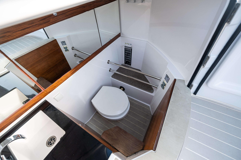 St Julian's: Axopar 28 Speedboat Rental with Captain