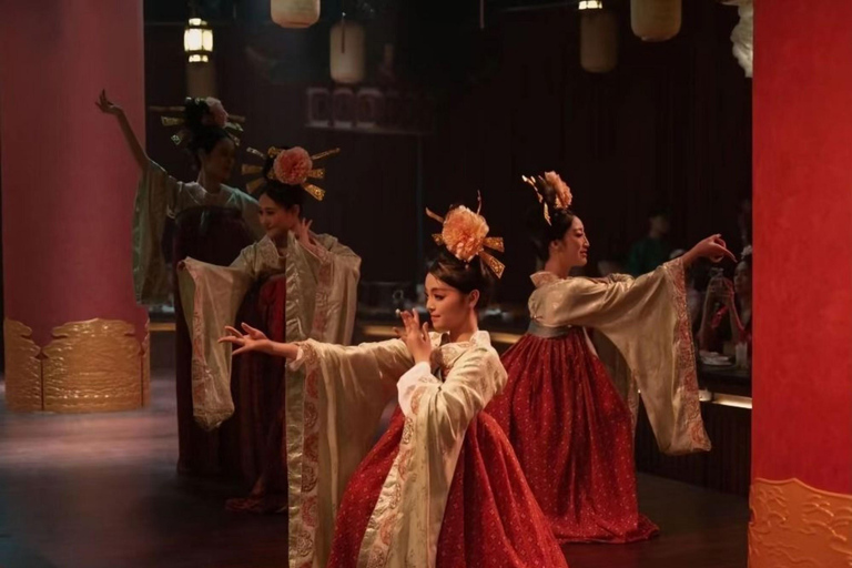 Kuala Lumpur: Xuyan Immersive Dining & Makeup experience Regular Dinner Banquet Seat+ Makeup & Styling