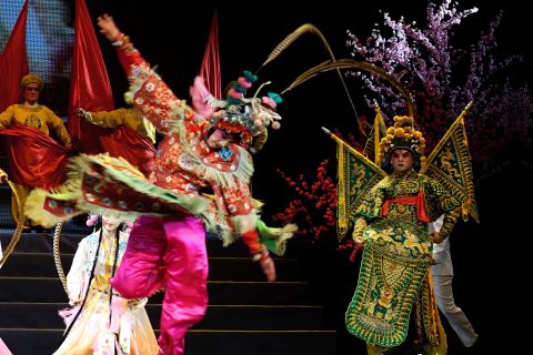 Pechino: Visita notturna di Opera di Pechino con trasferimento