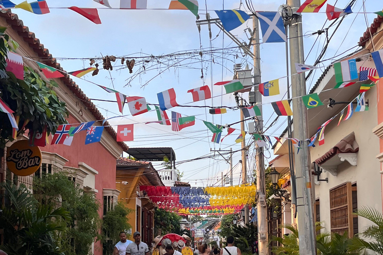 Cartagena Food Tour: 10 Dishes, Street Food & Sit-down stops
