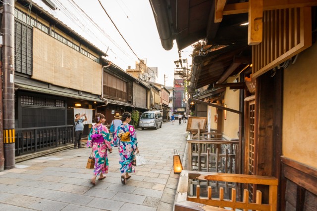 Visit Night Walk in Gion Kyoto's Geisha District in Kyoto