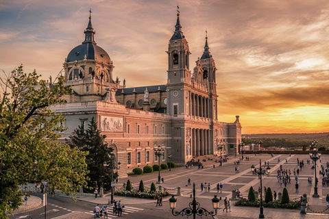 Madrid: VIP Private visit to Royal Palace and Prado Museum Madrid: Royal Palace and Prado Museum with an official guide