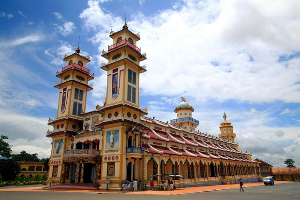 Hô-Chi-Minh-Ville : visite d'une journée du temple Cao Dai et des tunnels de Củ Chi
