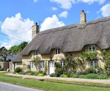 From Oxford: Cotswolds Towns and Villages Small Group Tour