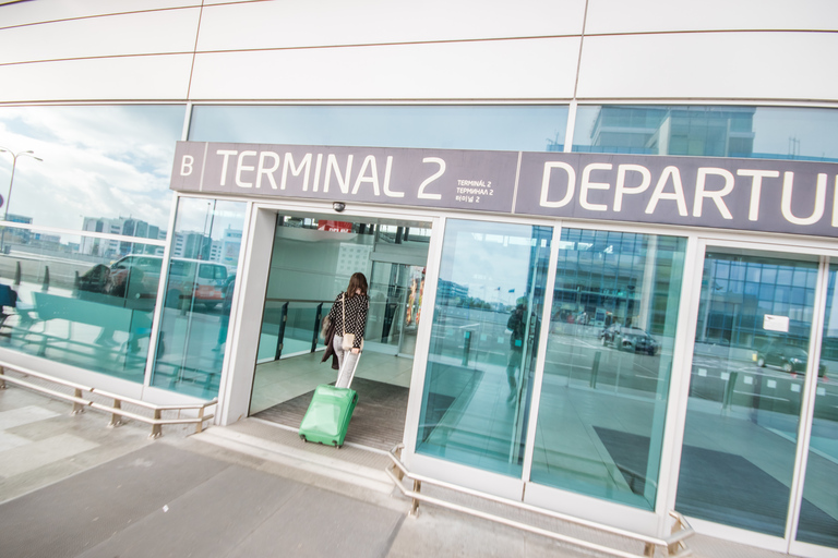 Aeroporto de Praga: Traslado compartilhado de/para o Aeroporto Václav HavelTraslado Unidirecional saindo do Aeroporto