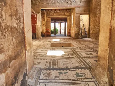 Entdecke das antike Pompeji und erlebe die Majestät des Vesuvs