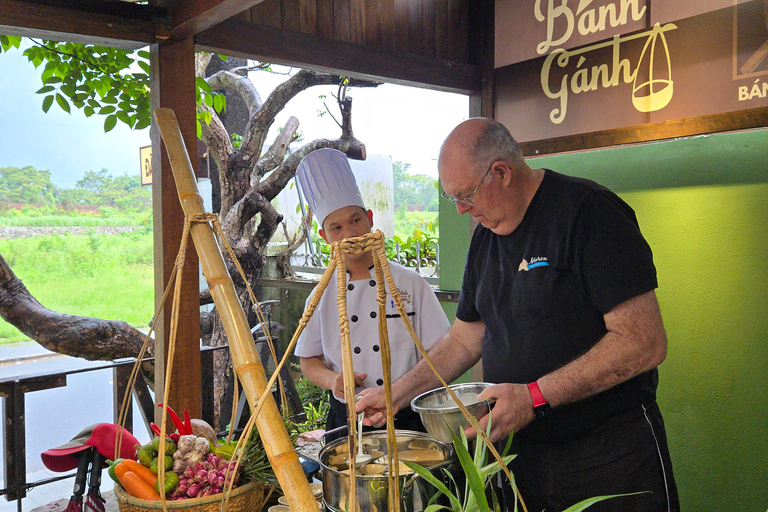 Hue: Market Tour and Cooking Class with typical dishes