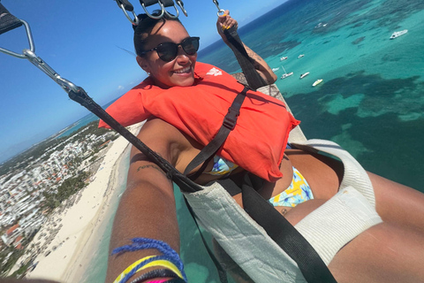 Puerto Plata: Parasailing from Playa Dorada Parasailing + Transport