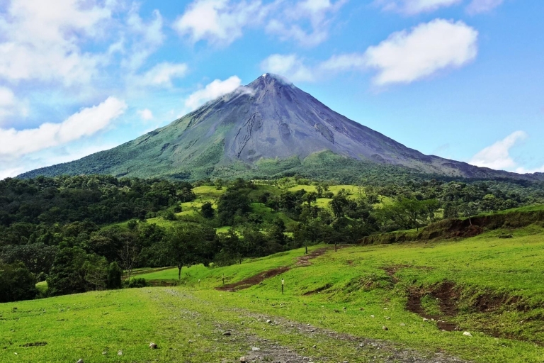San José: Arenal-vulkaan, warmwaterbronnen en ritssluiting met maaltijden