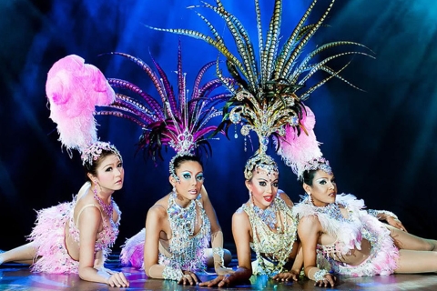 Phuket: Billete de Entrada al Espectáculo de Cabaret Simon con TrasladoTraslado ida y vuelta y asiento VIP (Kata, Karon, Tritrang)