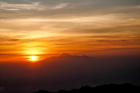 Bali: Experiencia de senderismo al amanecer en el monte Batur con trasladoSenderismo con traslado al hotel desde la zona del monte Batur