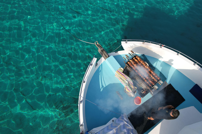 Desde Pafos: Crucero al Atardecer por la Laguna Azul con baño, barbacoa y vino